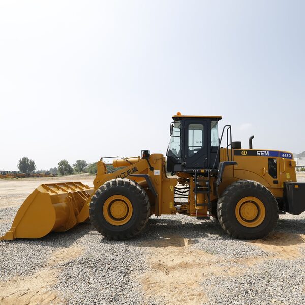 Погрузчик фронтальный SEM 668 D 6 т 240 л. с.